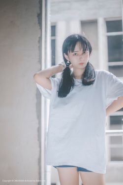 他笑时风华正茂